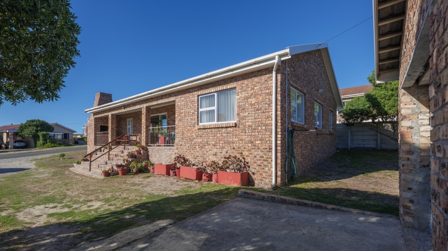 3 Bedroom Property for Sale in Struisbaai Western Cape